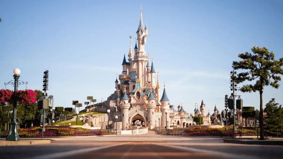 Disneyland Paris Entry Ticket - Image 1